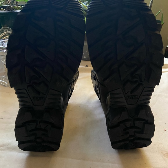 Men’s Size 10.5 Magnum Stealth Force Steel Toe Safety Work Boots - Picture 3 of 4